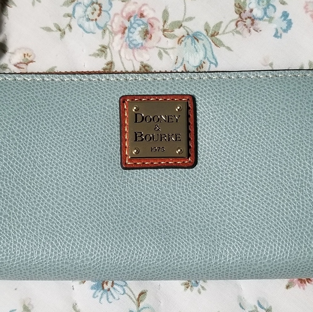 Gorgeous Dooney & Bourke wallet